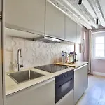 Elegant Apartment In The Heart Of The Marais