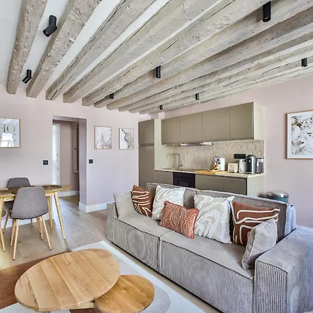 Apartment Elegant In The Heart Of The Marais