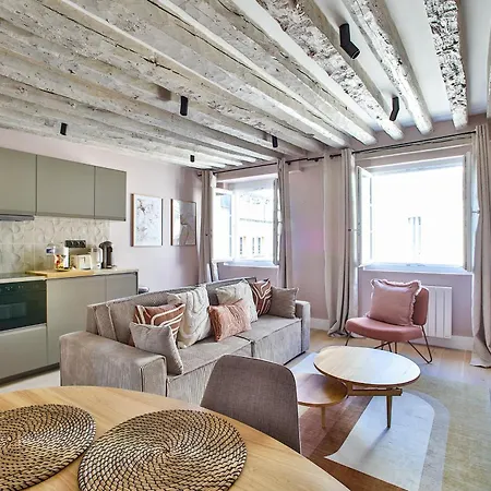 Elegant In The Heart Of The Marais Apartment Paris