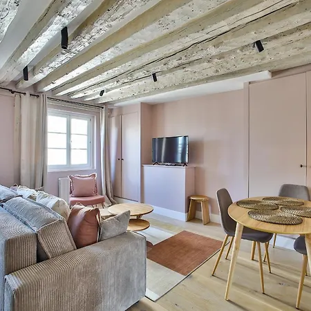 Apartment Elegant In The Heart Of The Marais